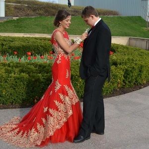 Beautiful Red Prom Dress❤️ OPEN TO OFFERS!!❤️🌟